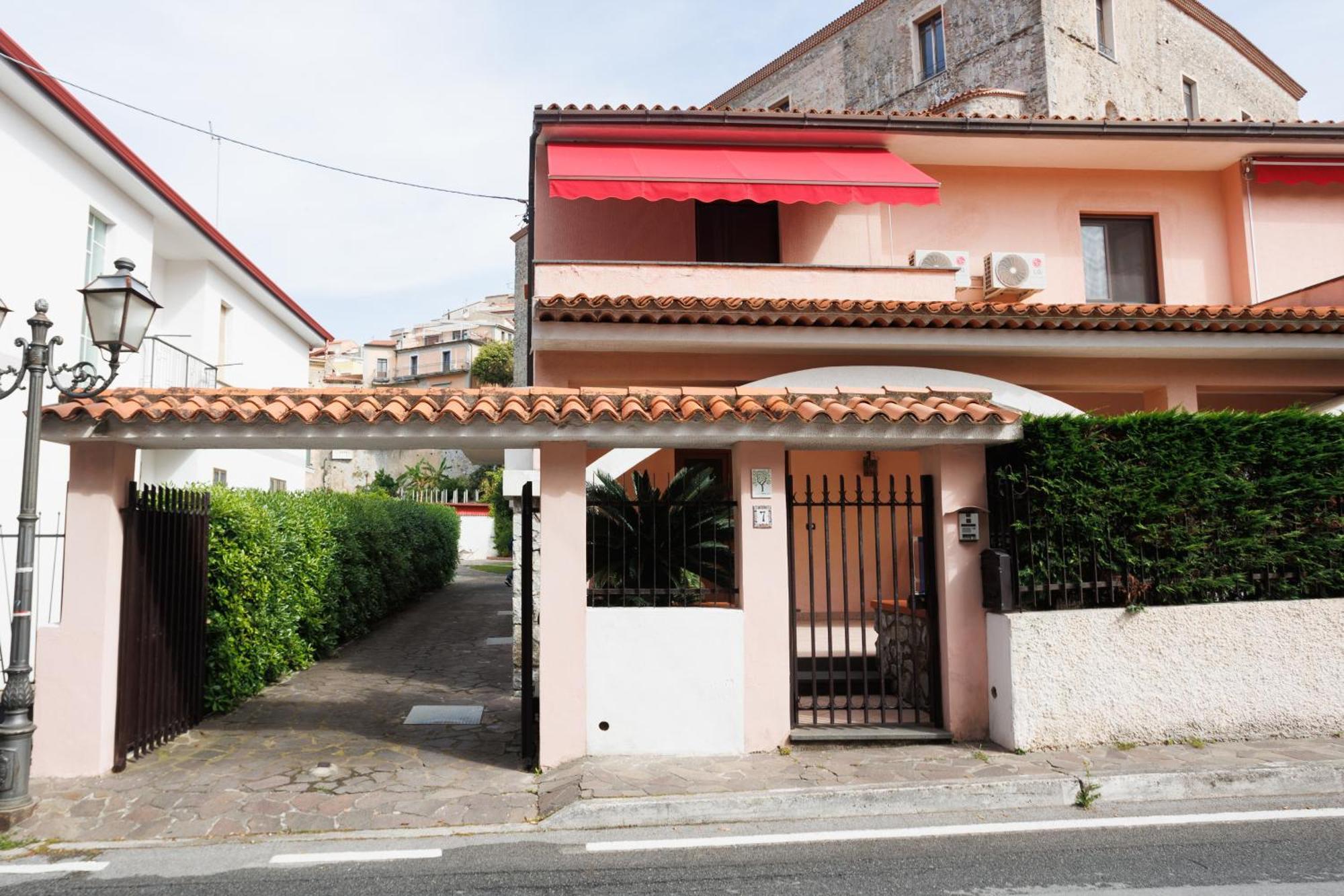The Lemon Tree House Apartment Scalea Exterior photo